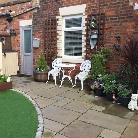 Leafy Lytham Central Lovely Ground Floor 1 Bedroom Apartment With Private Garden In Lytham Dog Friendly 莱瑟姆-圣安妮 外观 照片