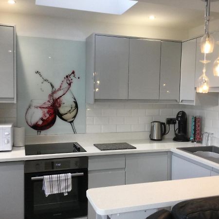 Leafy Lytham Central Lovely Ground Floor 1 Bedroom Apartment With Private Garden In Lytham Dog Friendly 莱瑟姆-圣安妮 外观 照片