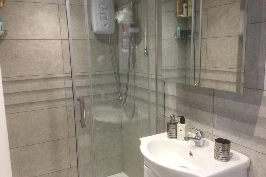 Leafy Lytham Central Lovely Ground Floor 1 Bedroom Apartment With Private Garden In Lytham Dog Friendly 莱瑟姆-圣安妮 外观 照片