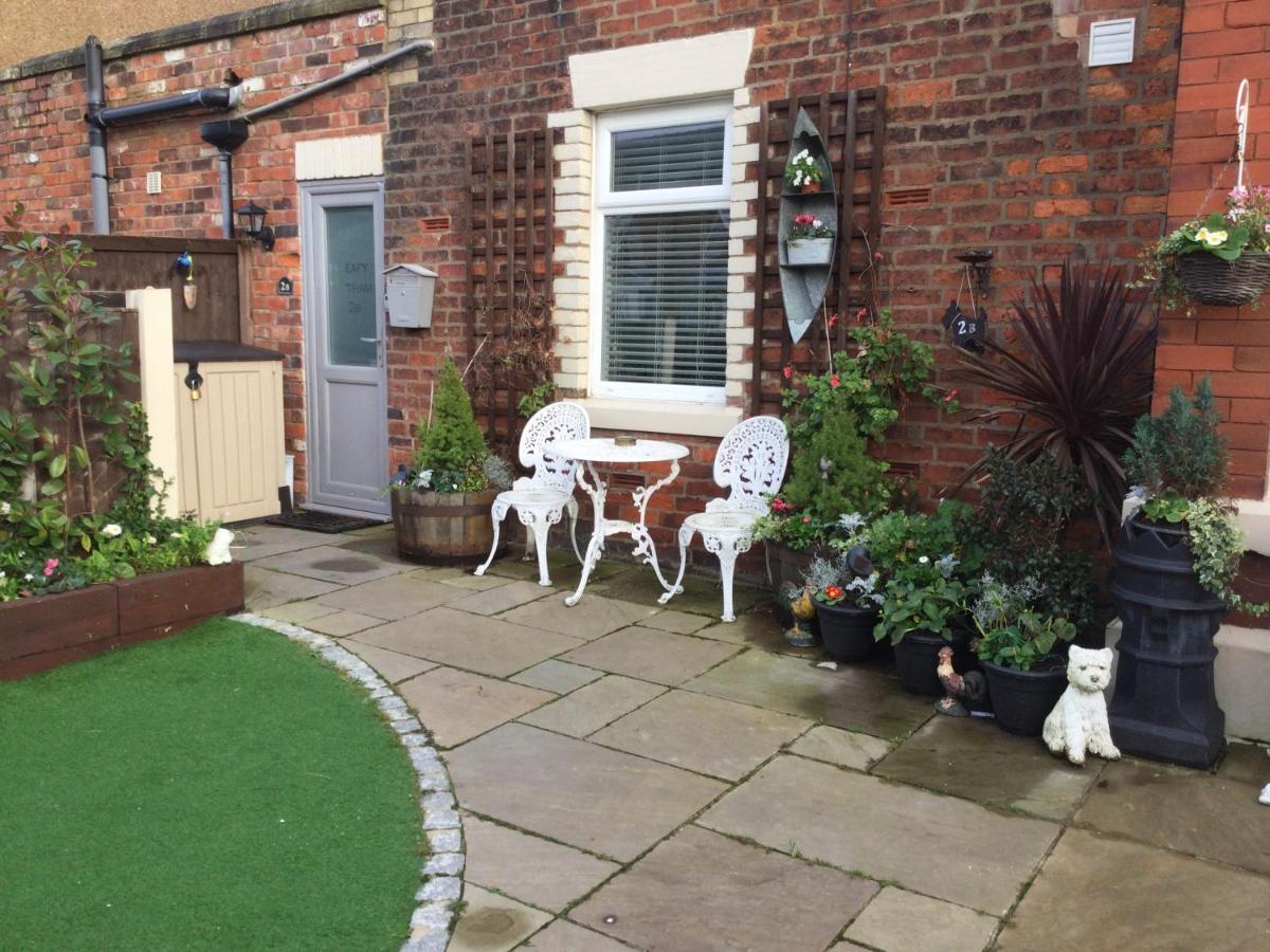 Leafy Lytham Central Lovely Ground Floor 1 Bedroom Apartment With Private Garden In Lytham Dog Friendly 莱瑟姆-圣安妮 外观 照片