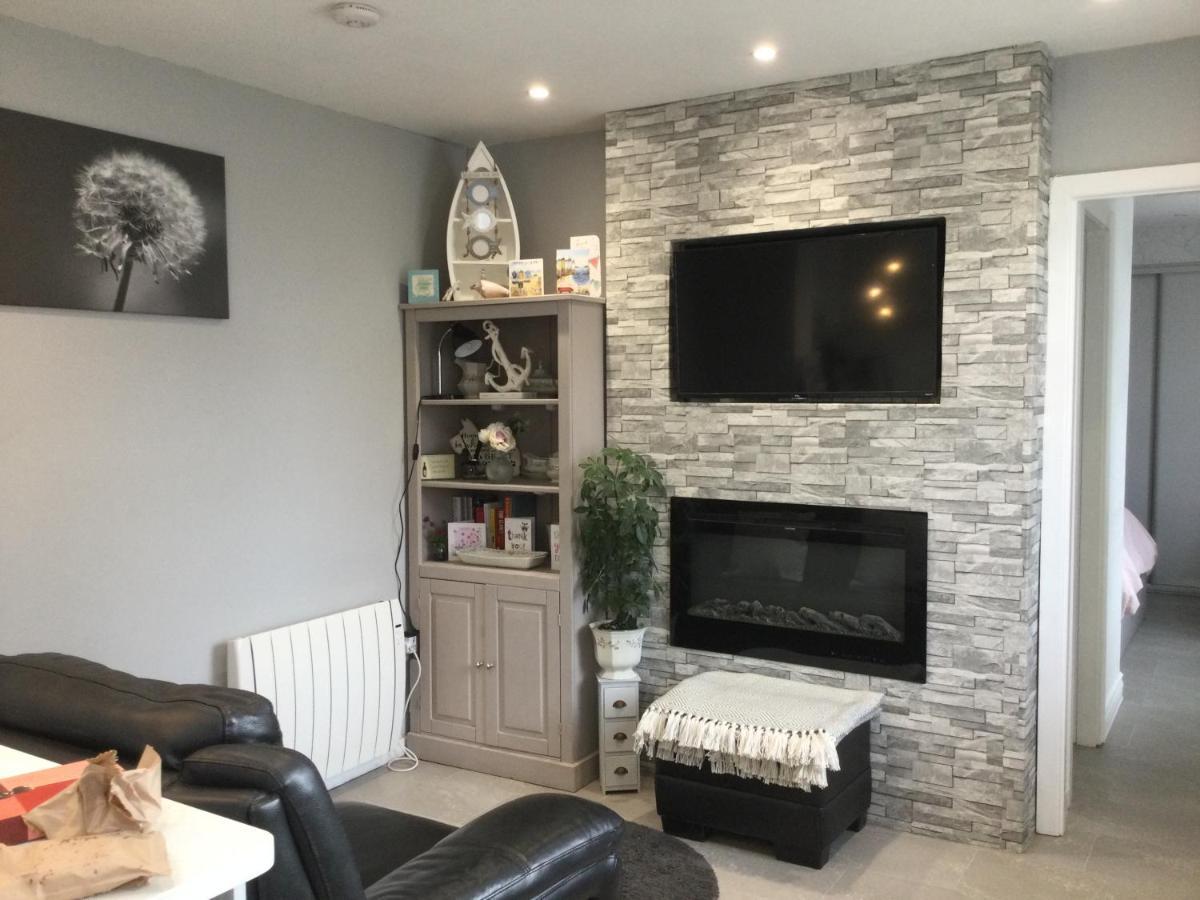 Leafy Lytham Central Lovely Ground Floor 1 Bedroom Apartment With Private Garden In Lytham Dog Friendly 莱瑟姆-圣安妮 外观 照片