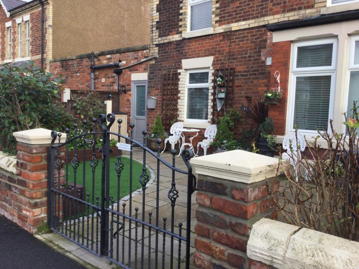 Leafy Lytham Central Lovely Ground Floor 1 Bedroom Apartment With Private Garden In Lytham Dog Friendly 莱瑟姆-圣安妮 外观 照片