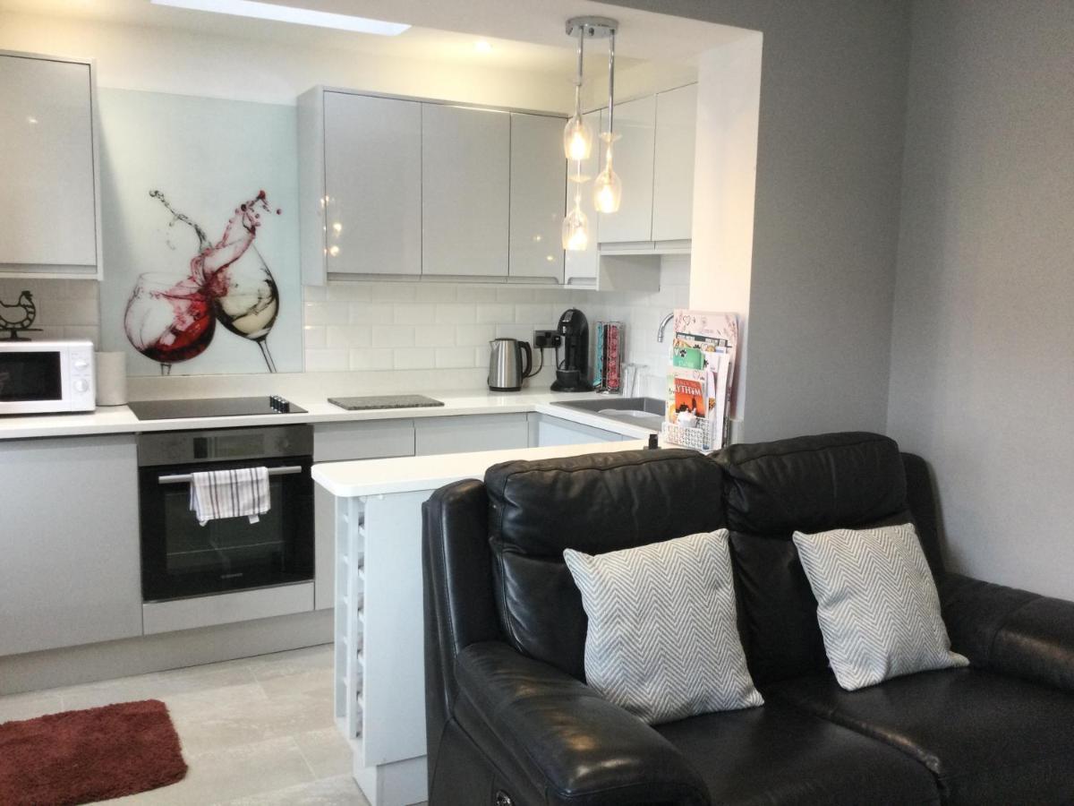 Leafy Lytham Central Lovely Ground Floor 1 Bedroom Apartment With Private Garden In Lytham Dog Friendly 莱瑟姆-圣安妮 外观 照片